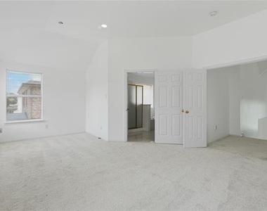 5001 Spicewood Drive - Photo Thumbnail 18