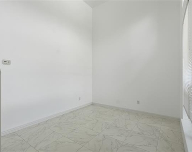 5001 Spicewood Drive - Photo Thumbnail 3