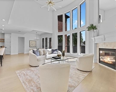1750 Greenwood Court - Photo Thumbnail 4
