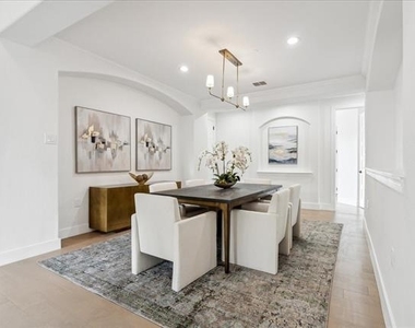 1750 Greenwood Court - Photo Thumbnail 3