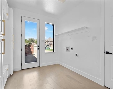 1750 Greenwood Court - Photo Thumbnail 33