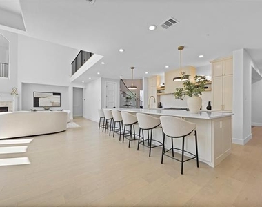 1750 Greenwood Court - Photo Thumbnail 13