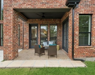 1750 Greenwood Court - Photo Thumbnail 34