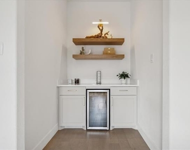 1750 Greenwood Court - Photo Thumbnail 17