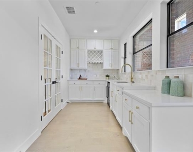 1750 Greenwood Court - Photo Thumbnail 25