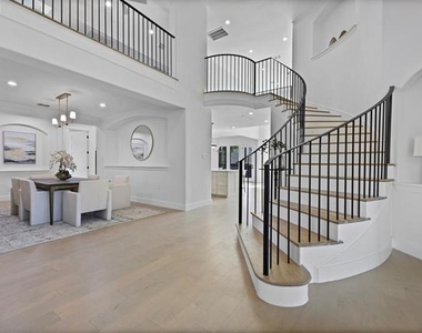 1750 Greenwood Court - Photo Thumbnail 2