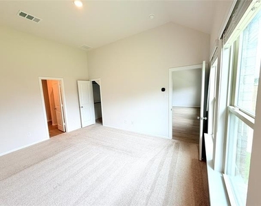 405 Forsyth Drive - Photo Thumbnail 2