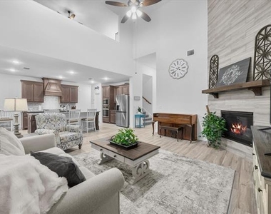 1904 Frediano Lane - Photo Thumbnail 10