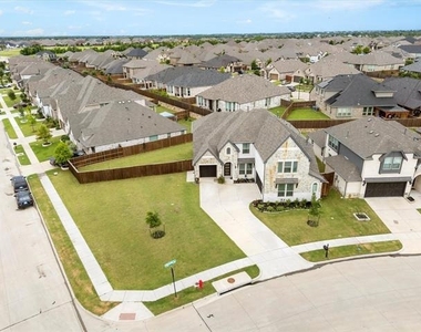1904 Frediano Lane - Photo Thumbnail 29