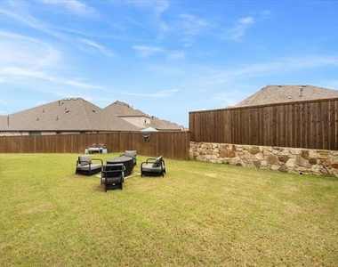 1904 Frediano Lane - Photo Thumbnail 5