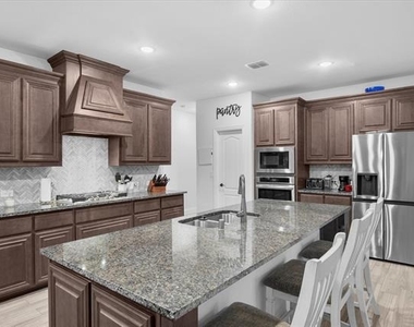1904 Frediano Lane - Photo Thumbnail 11
