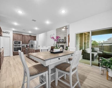 1904 Frediano Lane - Photo Thumbnail 14