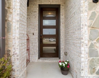 1904 Frediano Lane - Photo Thumbnail 4
