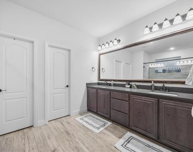 1904 Frediano Lane - Photo Thumbnail 16