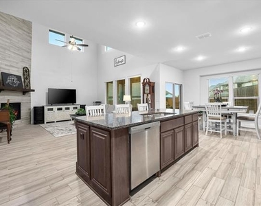 1904 Frediano Lane - Photo Thumbnail 12