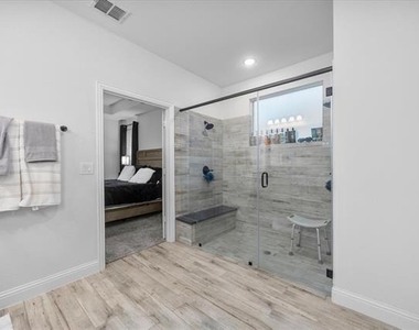 1904 Frediano Lane - Photo Thumbnail 17