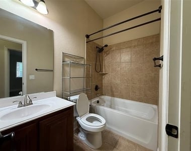 4303 Oak Bluff Drive - Photo Thumbnail 33