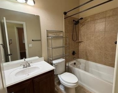 4303 Oak Bluff Drive - Photo Thumbnail 14