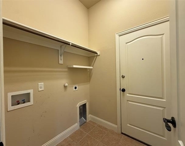 4303 Oak Bluff Drive - Photo Thumbnail 34