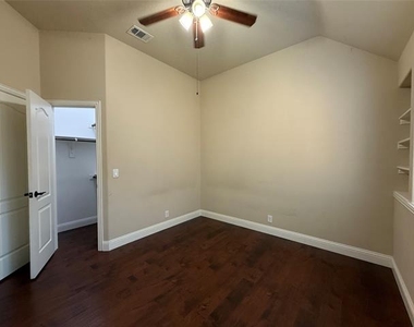 4303 Oak Bluff Drive - Photo Thumbnail 26