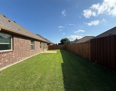 4303 Oak Bluff Drive - Photo Thumbnail 36
