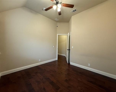4303 Oak Bluff Drive - Photo Thumbnail 25
