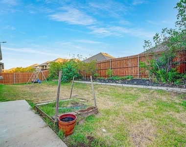 2412 Kemerton - Photo Thumbnail 21