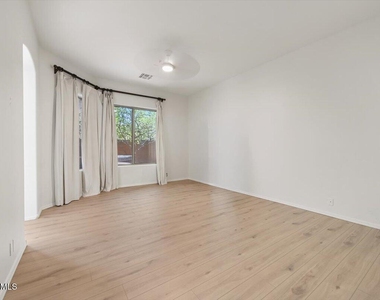 22503 N 76th Place N - Photo Thumbnail 12