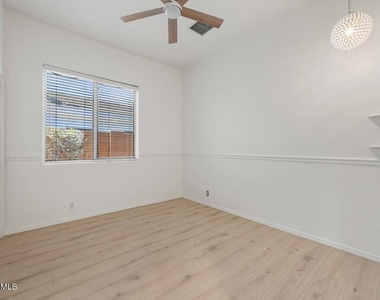 22503 N 76th Place N - Photo Thumbnail 17