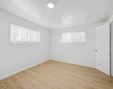 2038 E Lemon Street - Photo Thumbnail 11