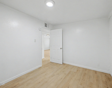 2038 E Lemon Street - Photo Thumbnail 15