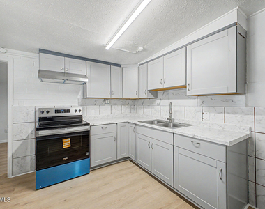2038 E Lemon Street - Photo Thumbnail 6