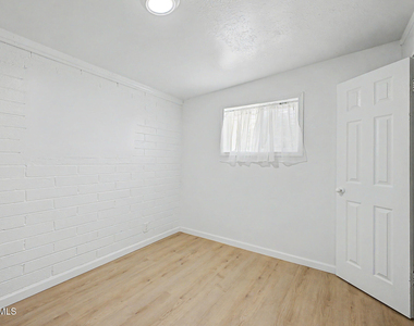 2038 E Lemon Street - Photo Thumbnail 18