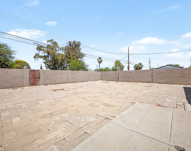 2038 E Lemon Street - Photo Thumbnail 27