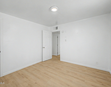 2038 E Lemon Street - Photo Thumbnail 12