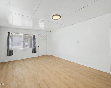 2038 E Lemon Street - Photo Thumbnail 5