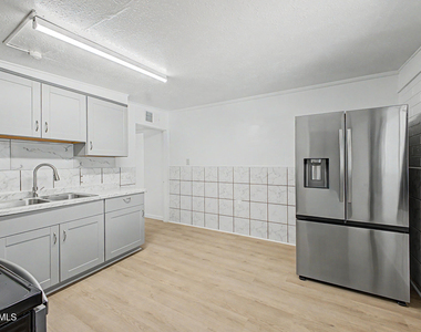 2038 E Lemon Street - Photo Thumbnail 8
