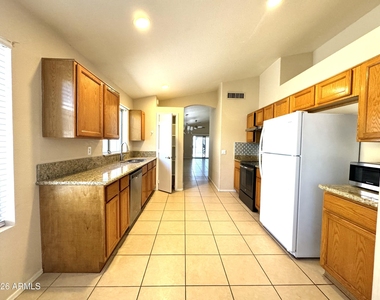 629 N Kenneth Place - Photo Thumbnail 5