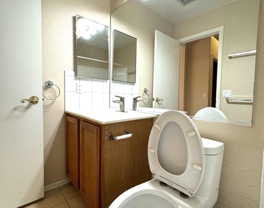 629 N Kenneth Place - Photo Thumbnail 9