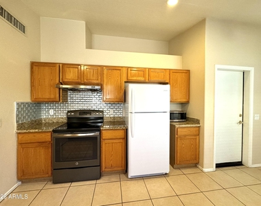629 N Kenneth Place - Photo Thumbnail 2