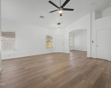 8868 W Laurel Lane - Photo Thumbnail 5