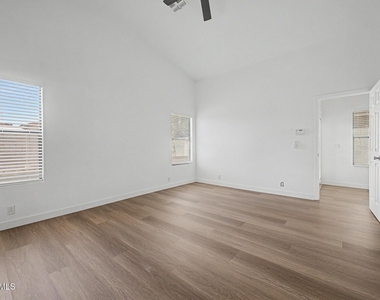 8868 W Laurel Lane - Photo Thumbnail 25
