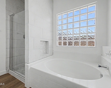 8868 W Laurel Lane - Photo Thumbnail 27