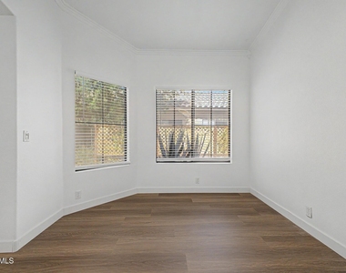 8868 W Laurel Lane - Photo Thumbnail 11