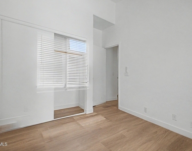 8868 W Laurel Lane - Photo Thumbnail 22