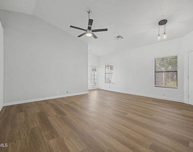 8868 W Laurel Lane - Photo Thumbnail 4