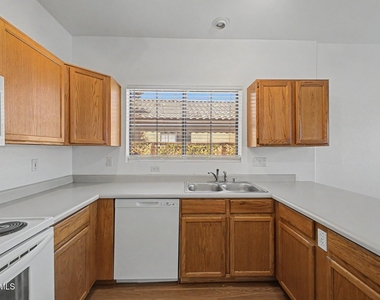 8868 W Laurel Lane - Photo Thumbnail 13