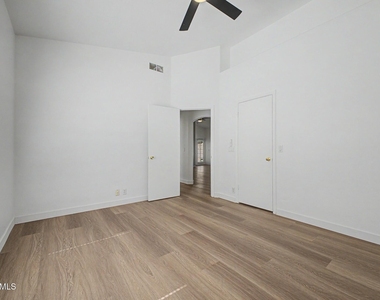 8868 W Laurel Lane - Photo Thumbnail 8