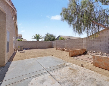 8868 W Laurel Lane - Photo Thumbnail 31