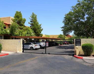 7008 E Gold Dust Avenue - Photo Thumbnail 2